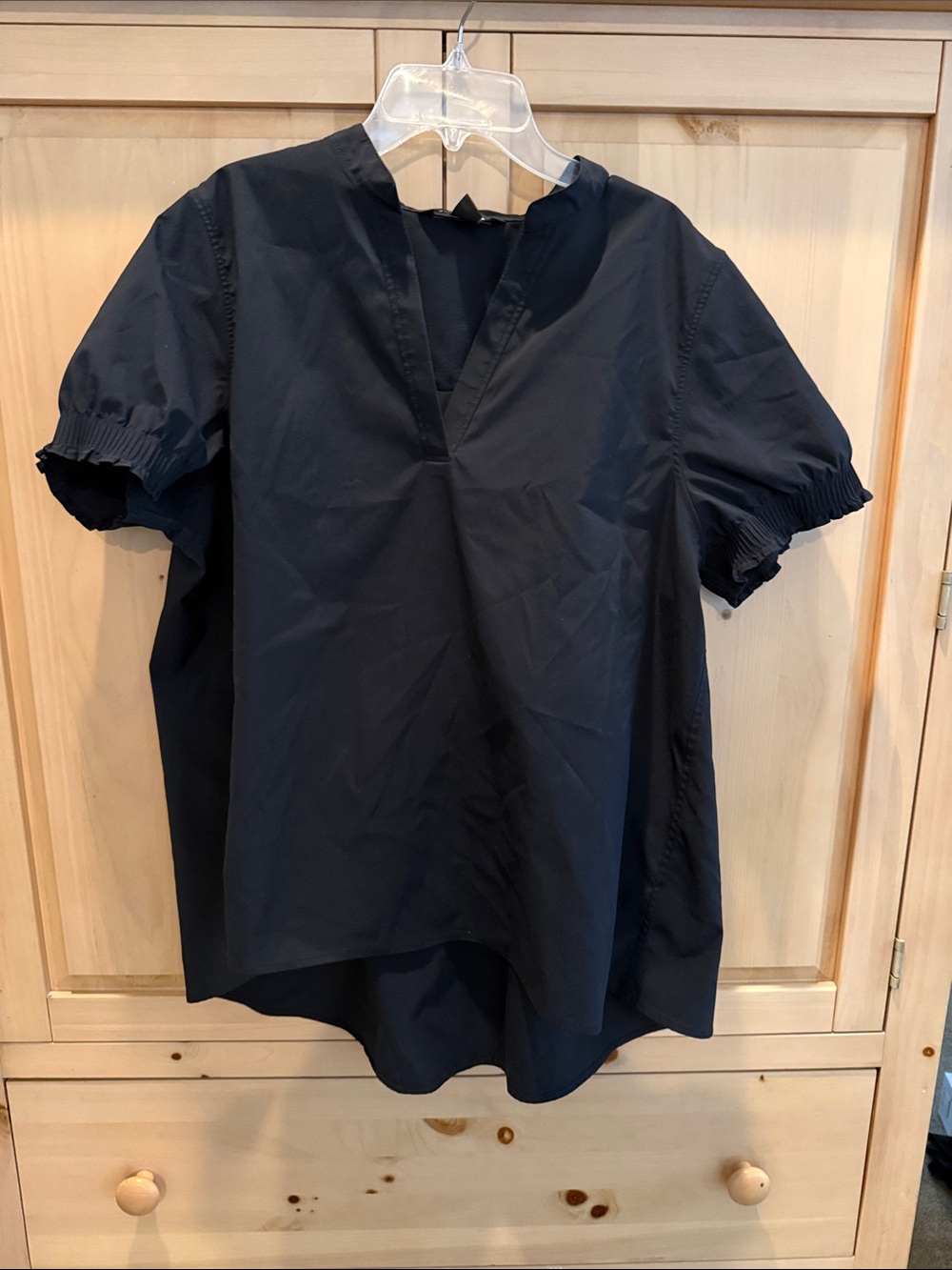 Med Athleta Black Short-Sleeve Split-Neck Button-Down Shirt